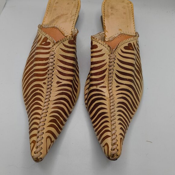 Unique Neutral Color, stunning pattern Low Mules! - Picture 1 of 6